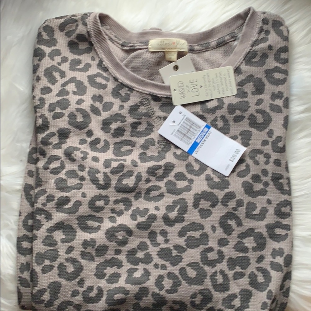 Never wore white white leopard print long sleeve